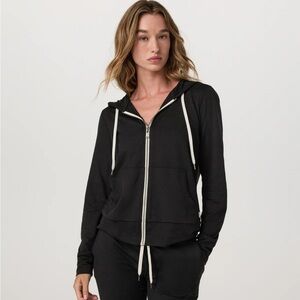 Vuori Black Long Sleeve Relaxed Hoodie
